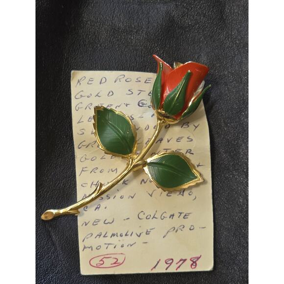 Unbranded Jewelry - Vintage Gold Tone Red &‎ Green Enamel Rose Brooch Pin with 1978 History Note
